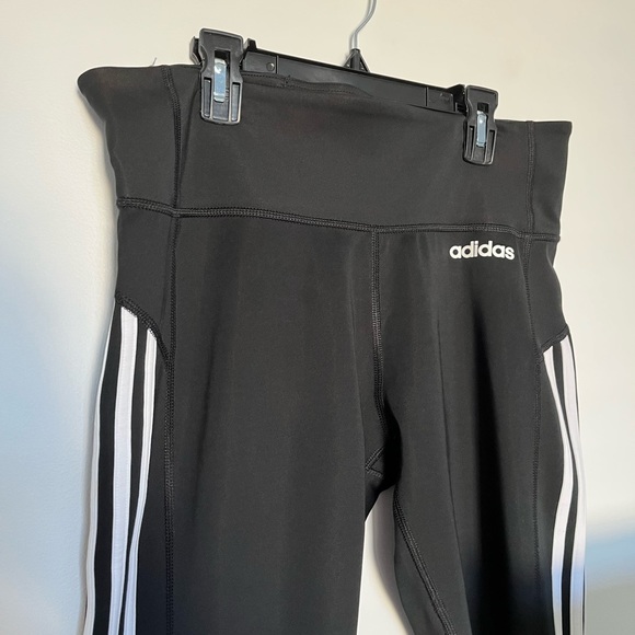 Woman’s Adidas workout leggings - Picture 3 of 5